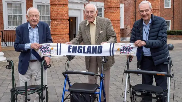 Fans relive 1966 triumph 50 years after World Cup